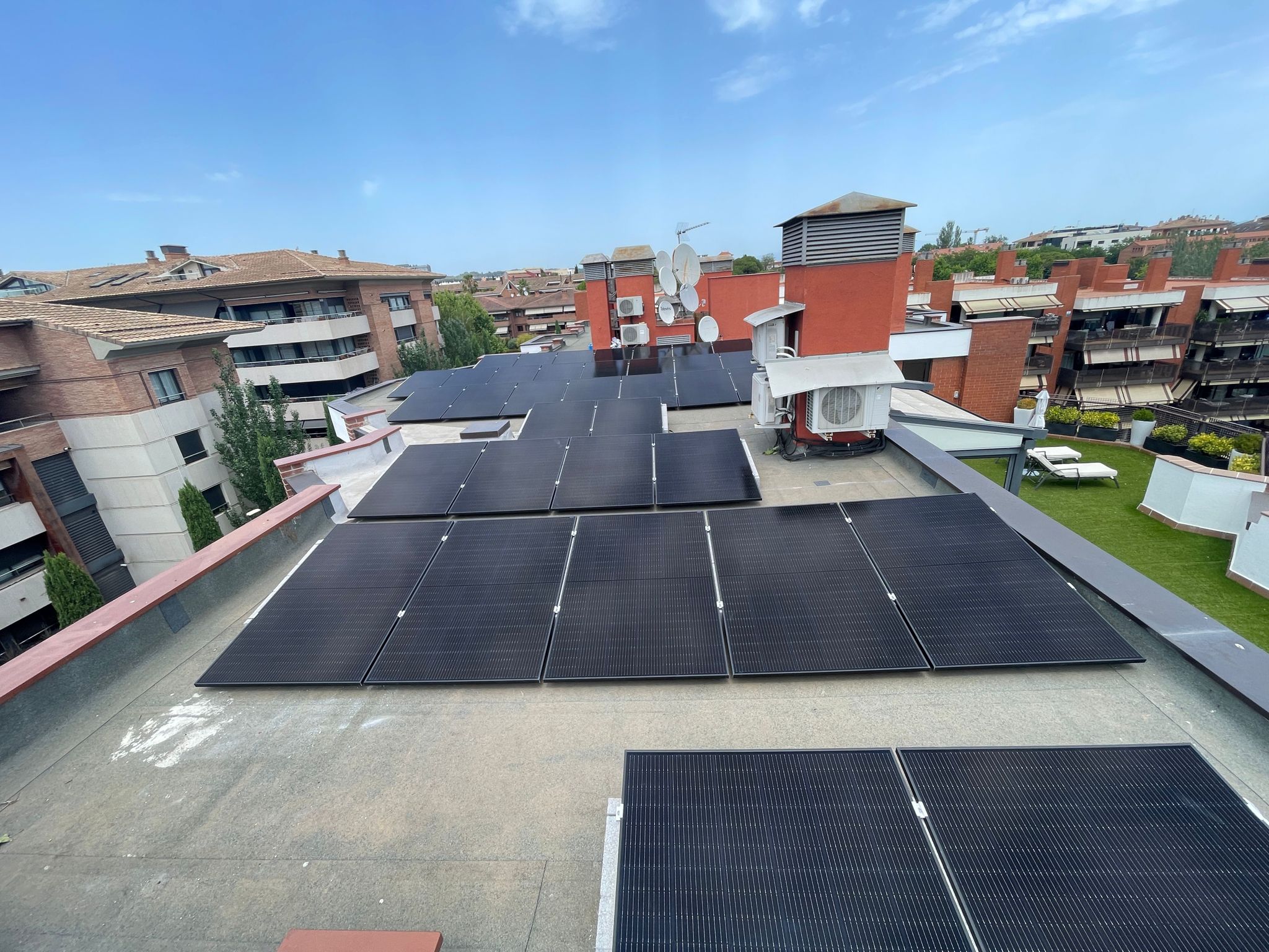 Origen Solar impulsa las instalaciones colectivas para acercar la energía solar a las comunidades de vecinos